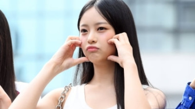 [포토] 뉴진스 하니, '뾰로통한 표정도 귀여워'