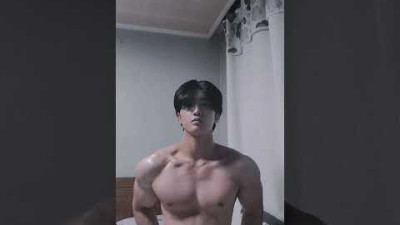 맨몸운동러 한달동안 어깨만함 (헬스안함)