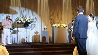 박수가 절로 터져나왔던 결혼식 축가 | 그대라는 사치 - 한동근