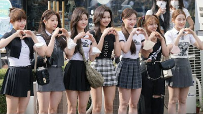 220819 첫사랑 (CSR) 뮤직뱅크 출근길 4K 직캠｜Spinel